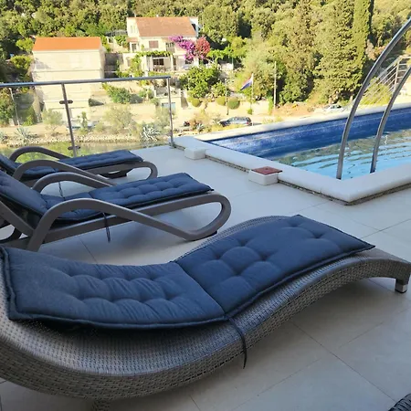 Helena Villa
