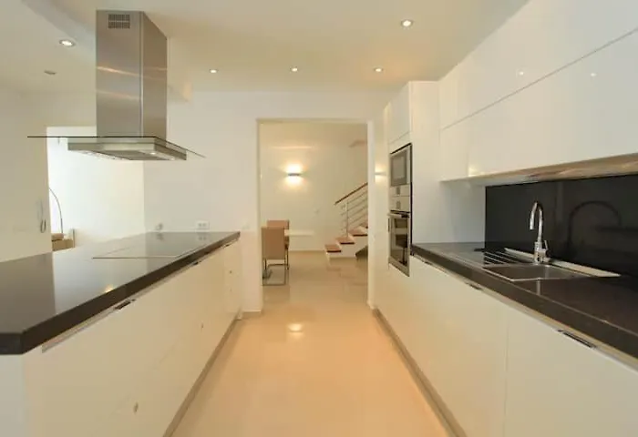 Helena Villa